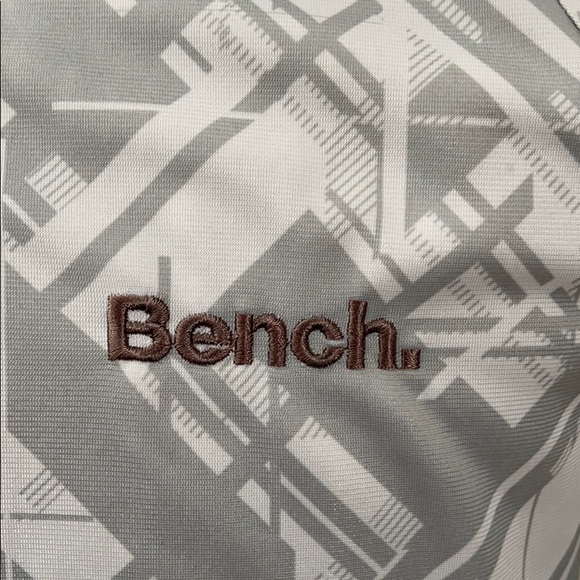Bench zip up sweater - Picture 3 of 9